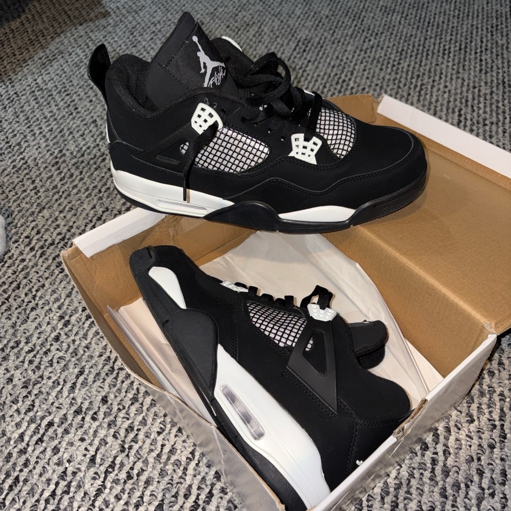 Black and White Sneakers Jordan 4